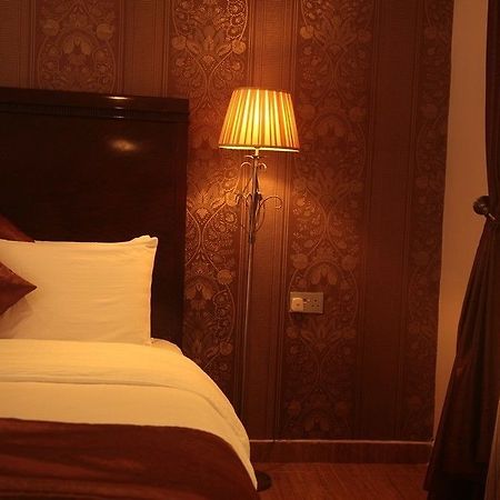 Fryburg Suites Aliayabiagba Zewnętrze zdjęcie