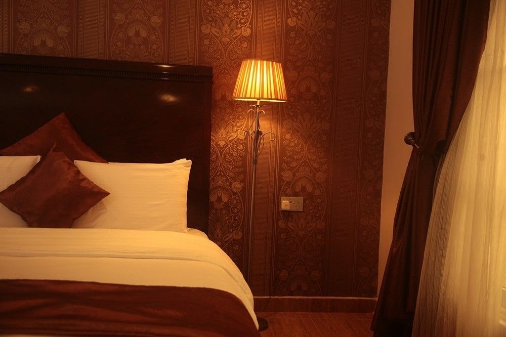 Fryburg Suites Aliayabiagba Zewnętrze zdjęcie