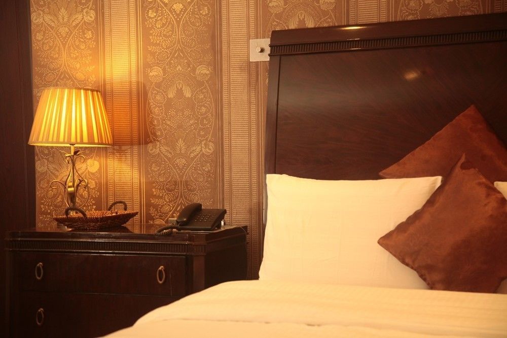 Fryburg Suites Aliayabiagba Zewnętrze zdjęcie