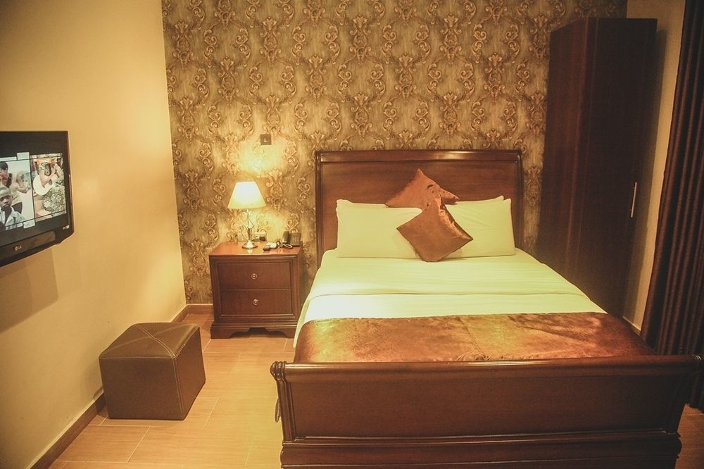Fryburg Suites Aliayabiagba Zewnętrze zdjęcie