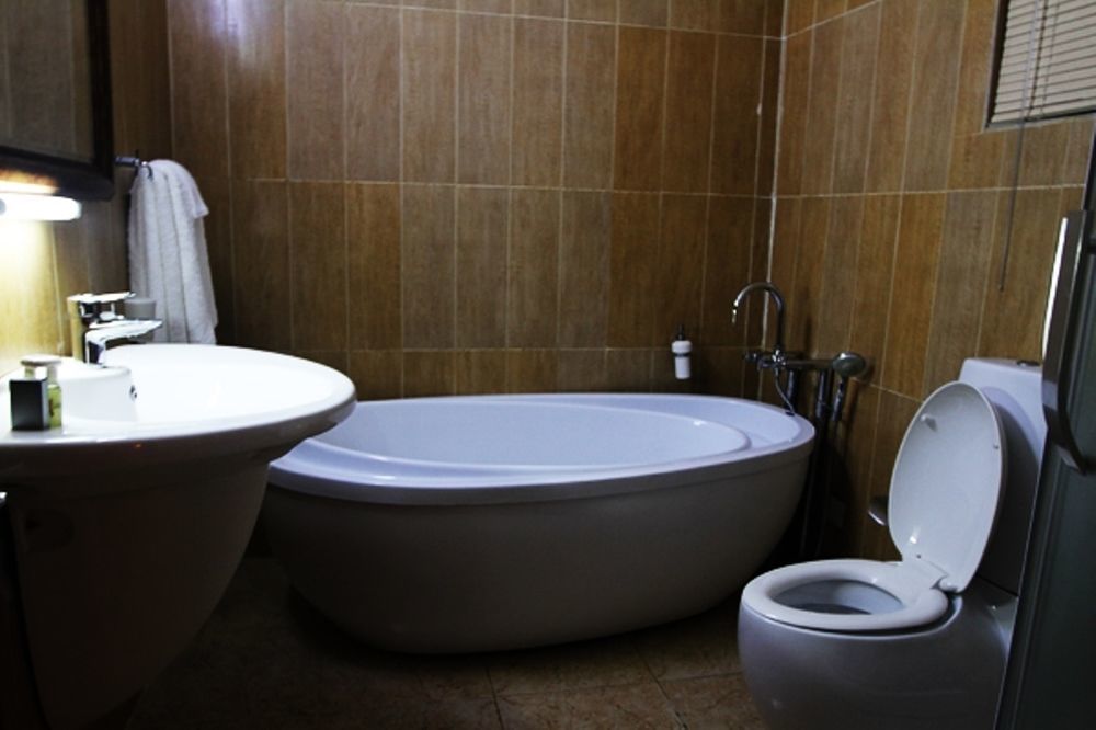 Fryburg Suites Aliayabiagba Zewnętrze zdjęcie