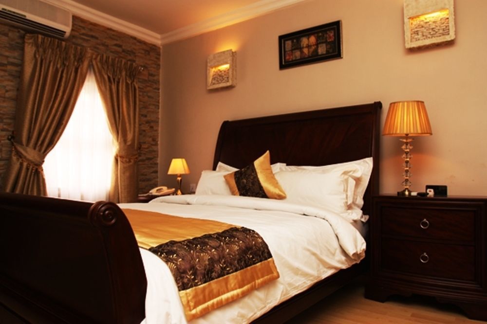 Fryburg Suites Aliayabiagba Zewnętrze zdjęcie