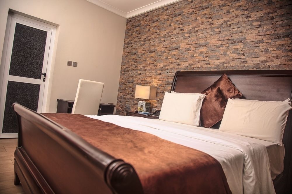 Fryburg Suites Aliayabiagba Zewnętrze zdjęcie