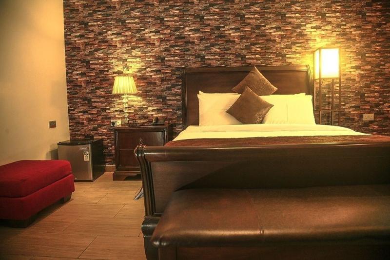 Fryburg Suites Aliayabiagba Zewnętrze zdjęcie