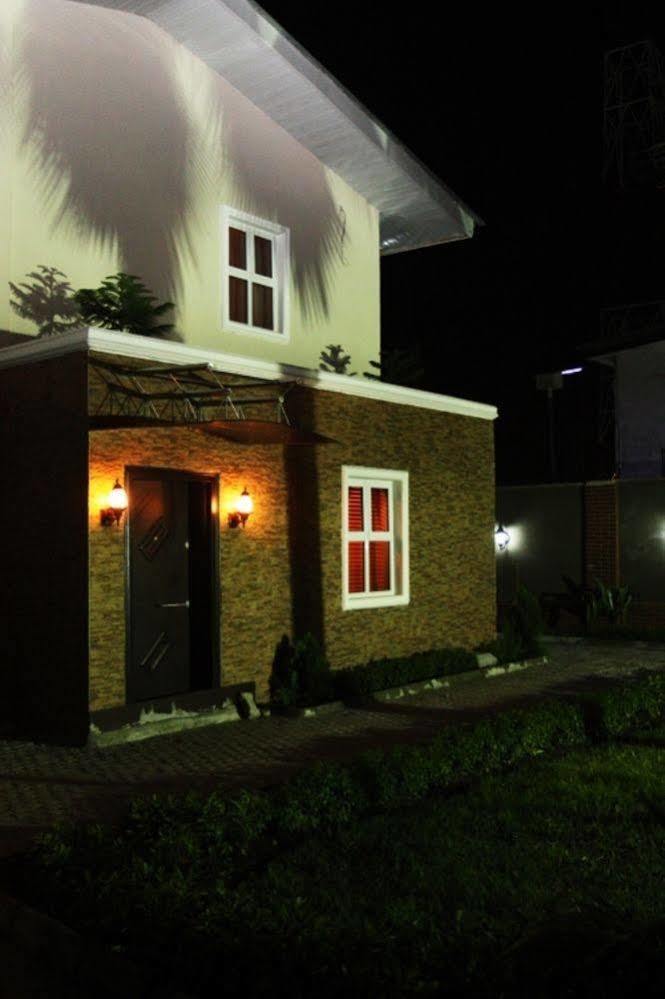 Fryburg Suites Aliayabiagba Zewnętrze zdjęcie