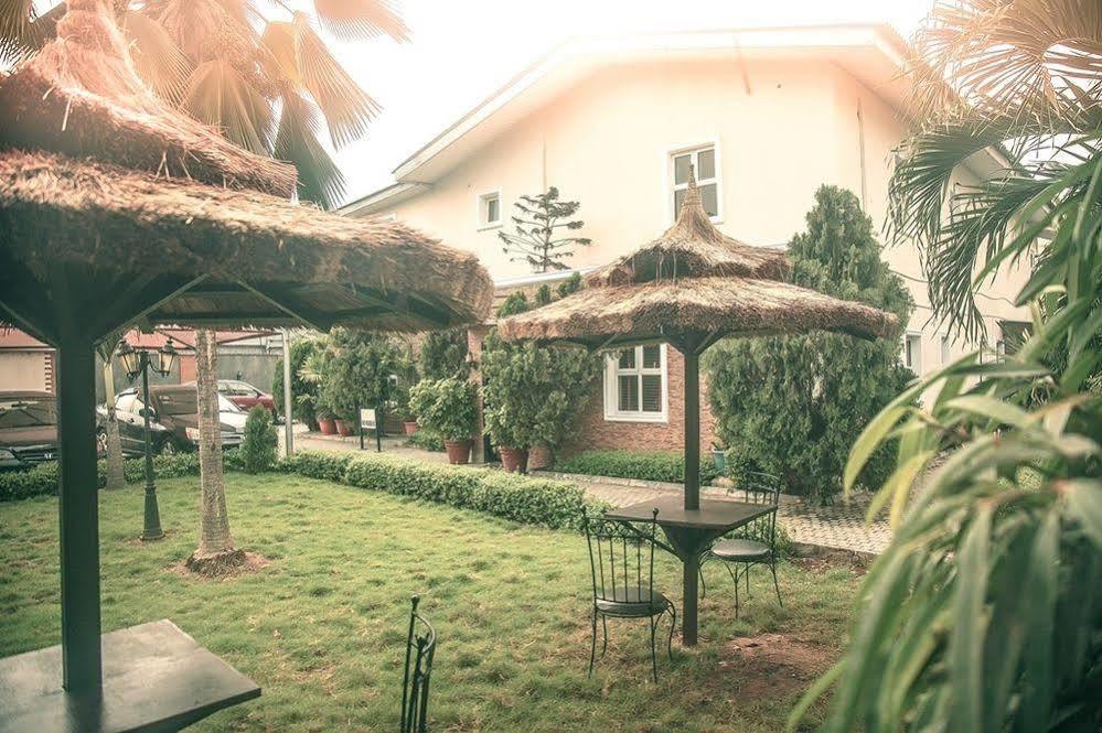 Fryburg Suites Aliayabiagba Zewnętrze zdjęcie
