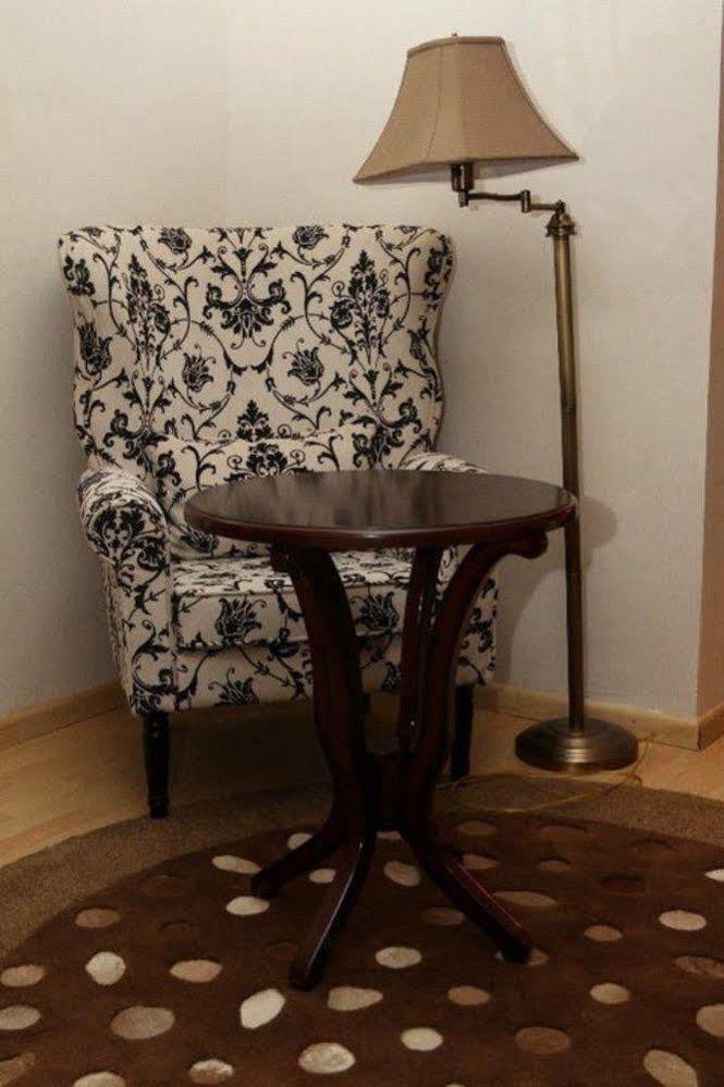 Fryburg Suites Aliayabiagba Zewnętrze zdjęcie