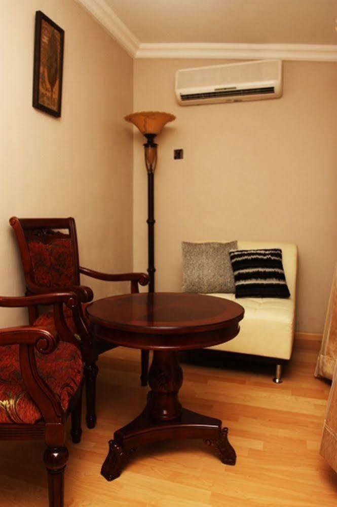 Fryburg Suites Aliayabiagba Zewnętrze zdjęcie