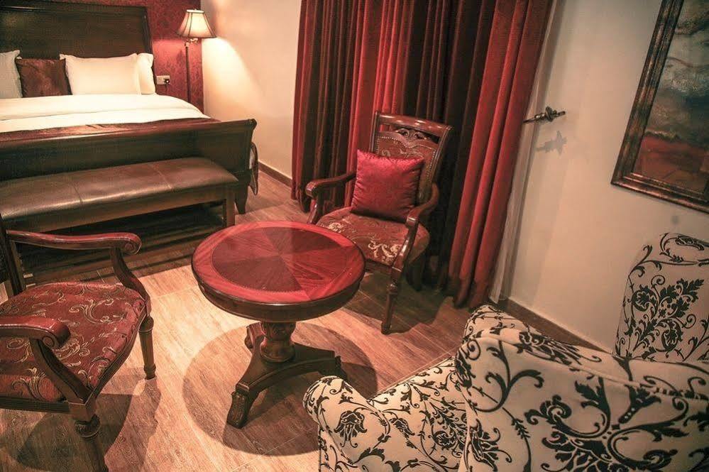 Fryburg Suites Aliayabiagba Zewnętrze zdjęcie