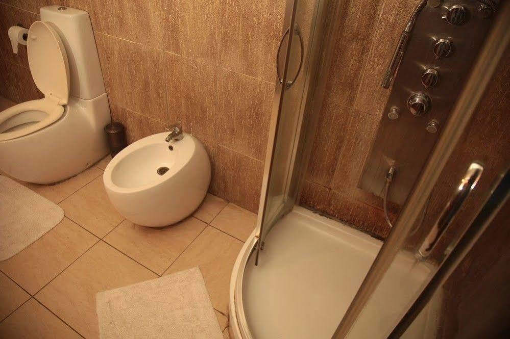 Fryburg Suites Aliayabiagba Zewnętrze zdjęcie