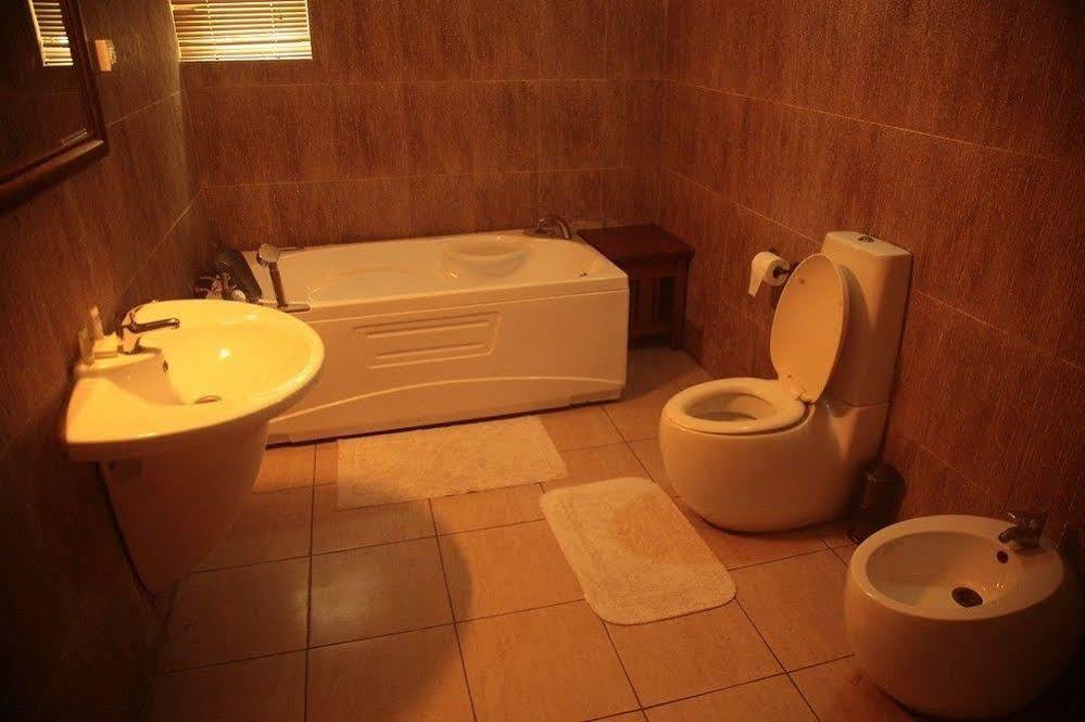 Fryburg Suites Aliayabiagba Zewnętrze zdjęcie