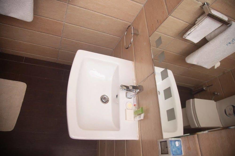 Fryburg Suites Aliayabiagba Zewnętrze zdjęcie