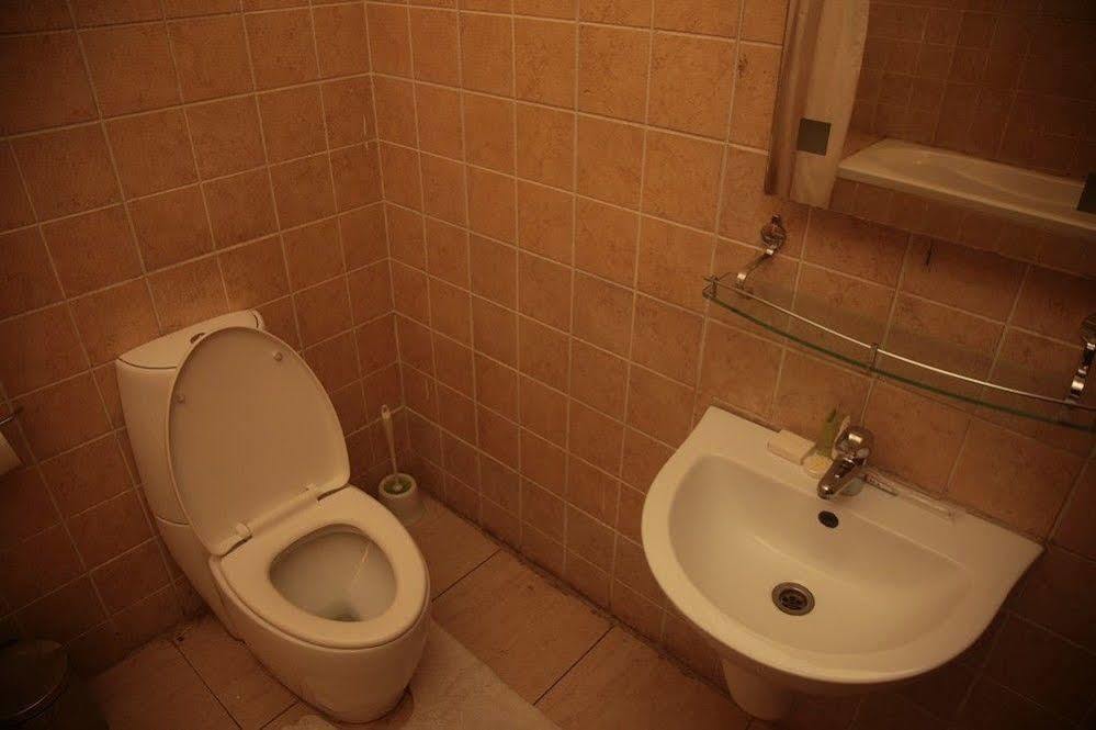 Fryburg Suites Aliayabiagba Zewnętrze zdjęcie