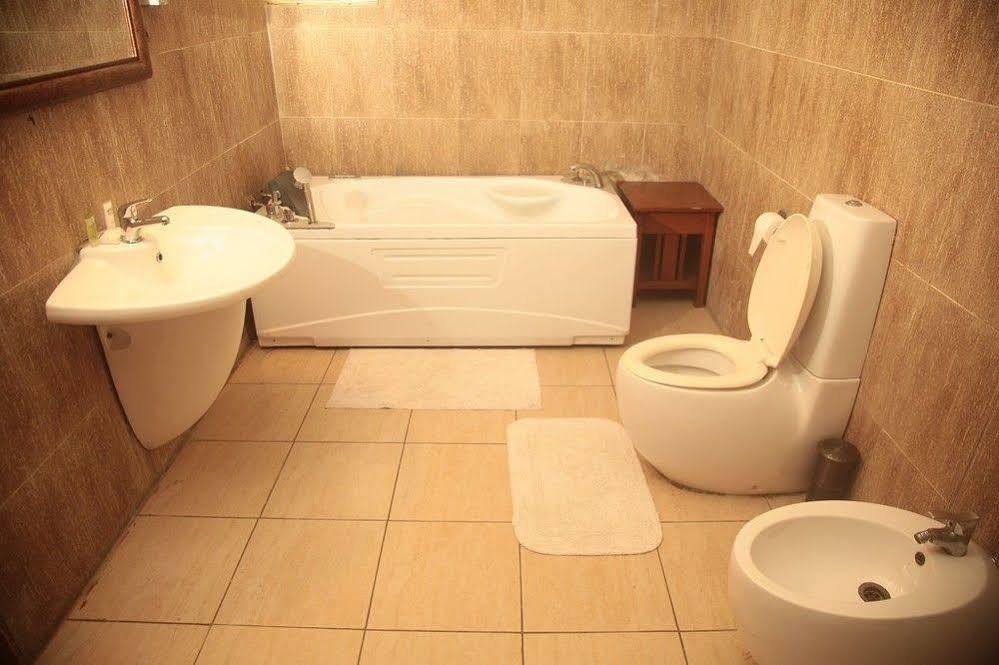 Fryburg Suites Aliayabiagba Zewnętrze zdjęcie