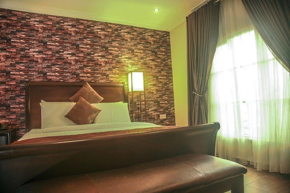 Fryburg Suites Aliayabiagba Zewnętrze zdjęcie
